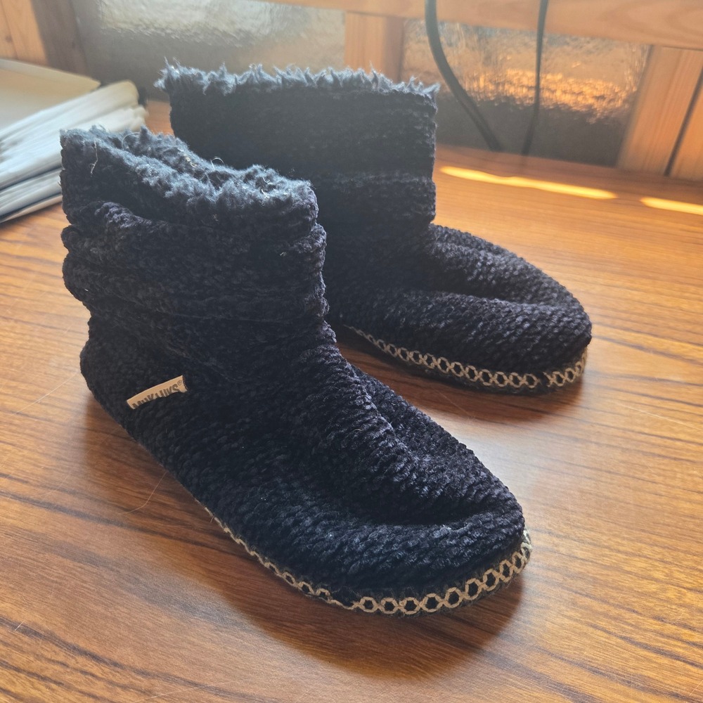 Muk Luks Black Chenille Knit Faux Fur Lined Slipper Boots Medium 7-8